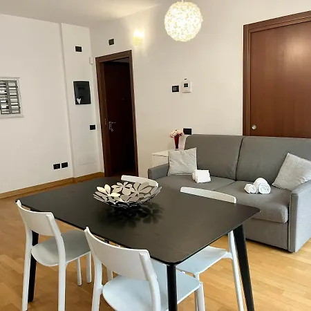 Sulla Metro 3 Gialla Maciachini Apartament *
