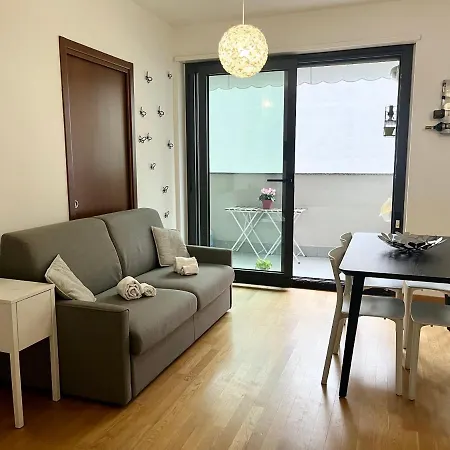 Sulla Metro 3 Gialla Maciachini Apartament