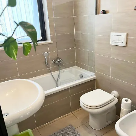 Sulla Metro 3 Gialla Maciachini Apartament