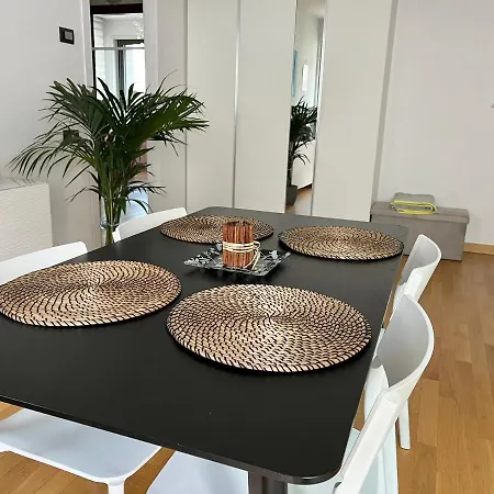 Sulla Metro 3 Gialla Maciachini Apartament *