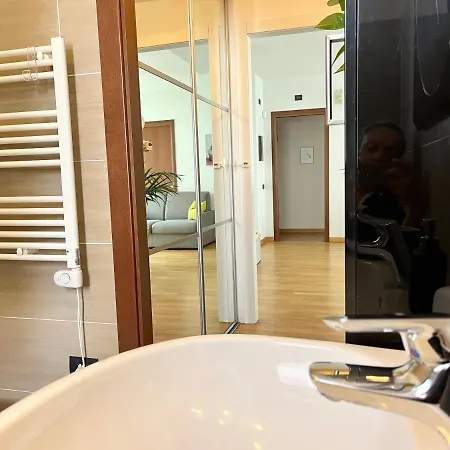 Sulla Metro 3 Gialla Maciachini Apartament