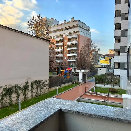 Apartment Sulla Metro 3 Gialla Maciachini Milan