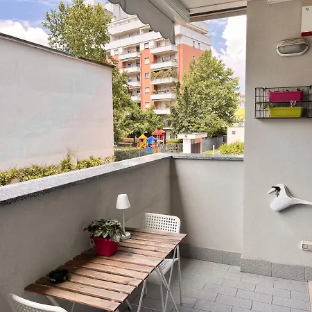 Sulla Metro 3 Gialla Maciachini Milan